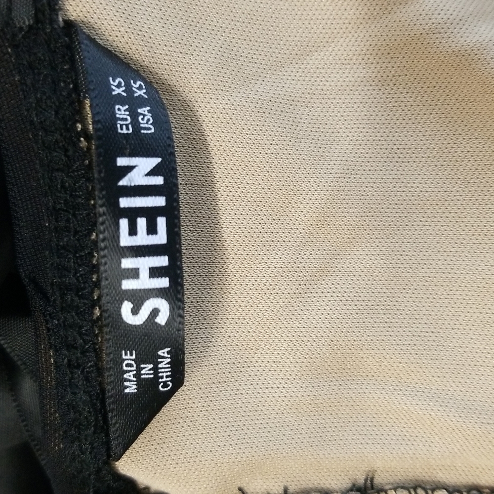 🎉HP🎉Shein Black and Nude Rouged Crop Top - Picture 6 of 8